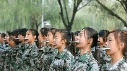 军训教官吃瓜群众视频,一场意外的“瓜界”风云