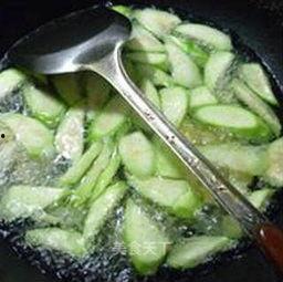 吃瓜怎么做丝瓜汤视频,跟随吃瓜教程轻松学会