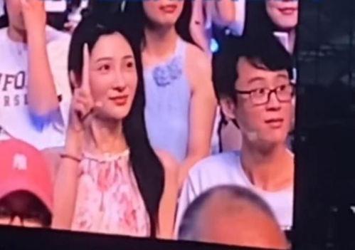 在线吃瓜表演视频播放,吃瓜群众围观在线表演，笑料百出
