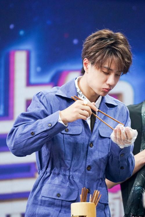 王一博吃瓜选手是谁啊视频,揭秘神秘“选手”身份之谜