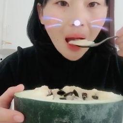 母女吃大瓜的视频