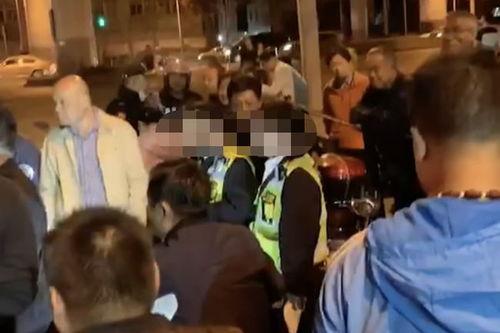 吃瓜少年上海父女视频,揭秘都市生活点滴