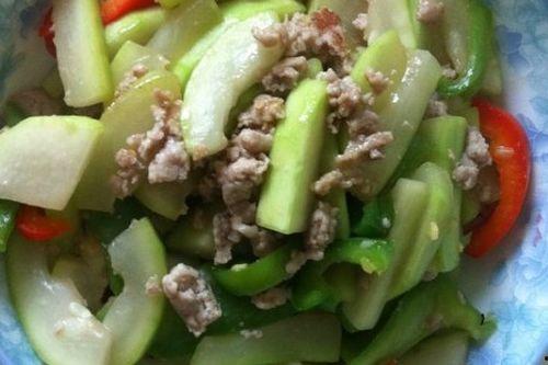 瓠瓜炒着吃用去皮吗视频,去皮还是不去皮，视频揭秘烹饪技巧