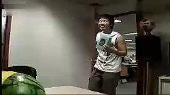 吃瓜整蛊的视频在线观看,笑料百出，揭秘网络恶搞背后的真相