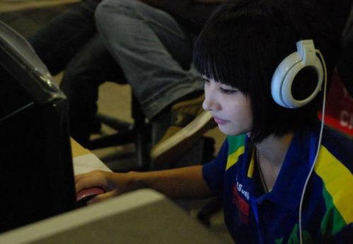 吃瓜视频四男一女,吃瓜视频再现校园生活精彩瞬间